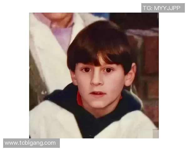 足球球星童年颜值大比拼 谁小时候最帅气引人注目